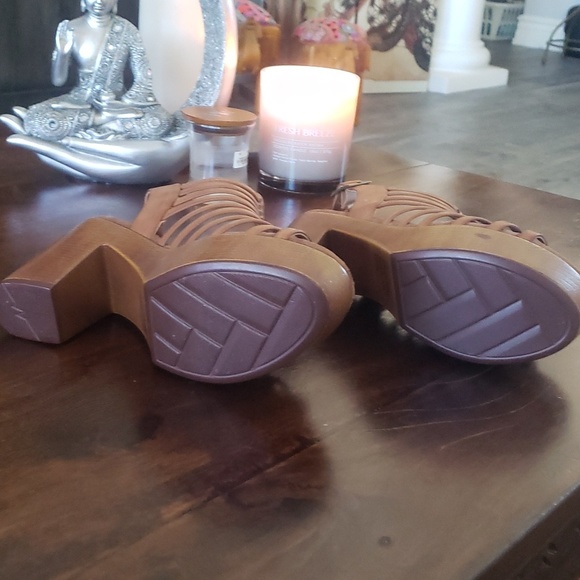 NWOT Cliffs by White Mountain Platforms - Picture 3 of 4